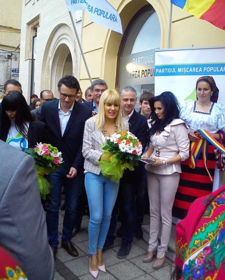 BAIA MARE: Elena Udrea şi Elena Băsescu au participat la inaugurarea sediului PMP (FOTO)