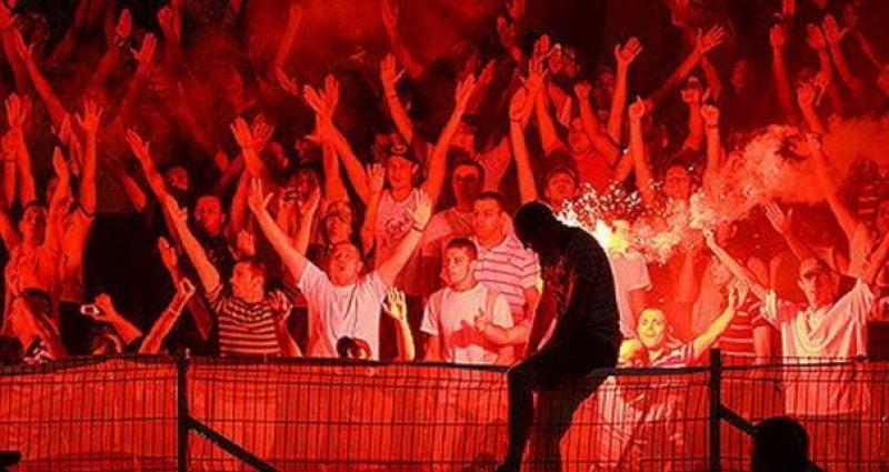 FOTBAL: Steaua și Dinamo, amendate și lăsate fără galerii două meciuri de Comisia de Disciplină a FRF FOTBAL: Steaua și Dinamo, amendate și lăsate fără galerii două meciuri de Comisia de Disciplină a FRF
