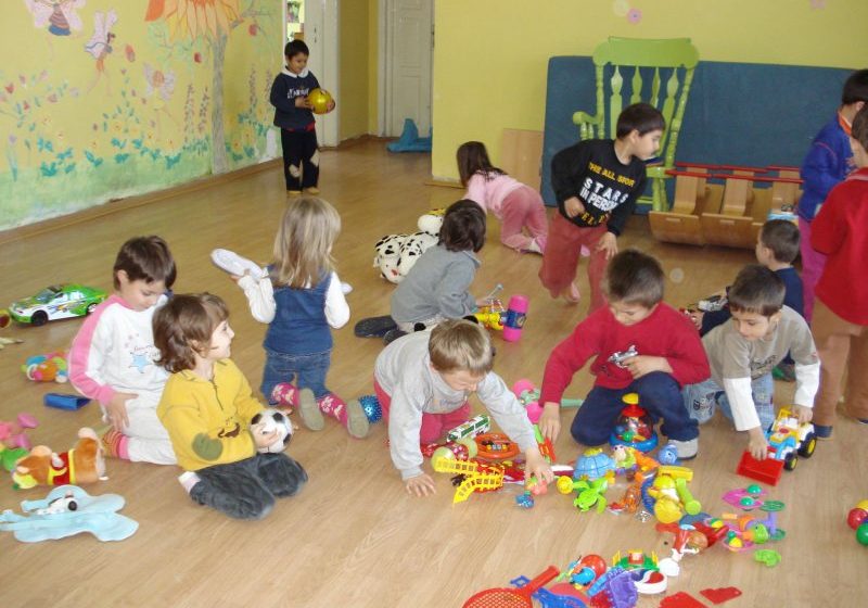 MARAMUREȘ: Copii mulți și locuri puține în grădinițele din județ MARAMUREȘ: Copii mulți și locuri puține în grădinițele din județ