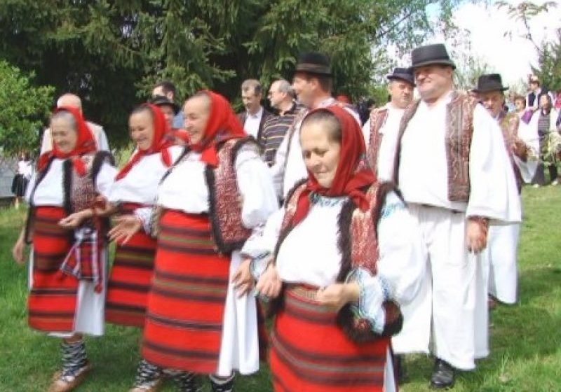 SIGHET: Mii de oameni pe uliţele Muzeului Satului la sărbătoarea "Paşte în Maramureş"/ FOTO SIGHET: Mii de oameni pe uliţele Muzeului Satului la sărbătoarea "Paşte în Maramureş"/ FOTO