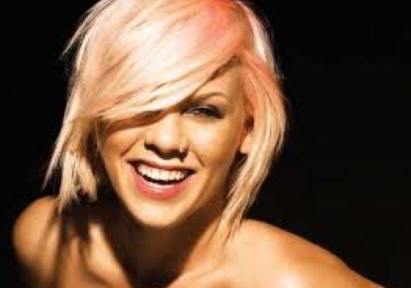 PICTORIAL: Pink a pozat nud pentru revista People