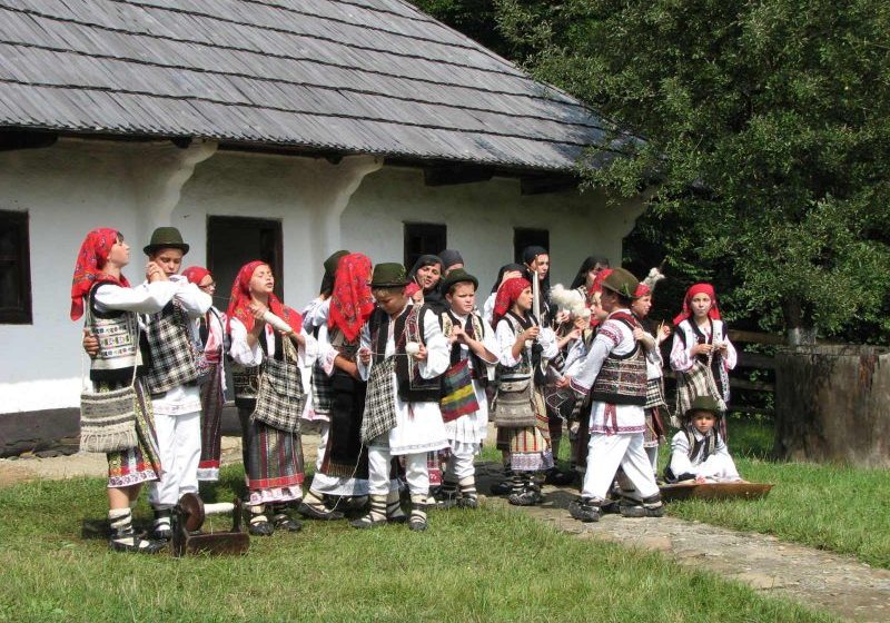 PRIMĂVARĂ ROMÂNEASCĂ: Festival cu folclor, tradiții populare, produse culinare autohtone și muzică ușoară pentru românii din Bruxelles