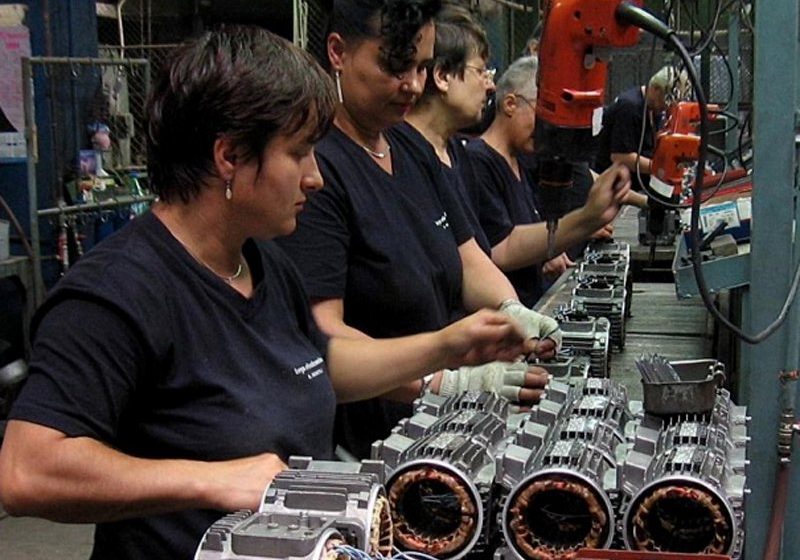 PROGNOZE: Tendinţe de creştere în industria prelucrătoare, construcţii şi retail