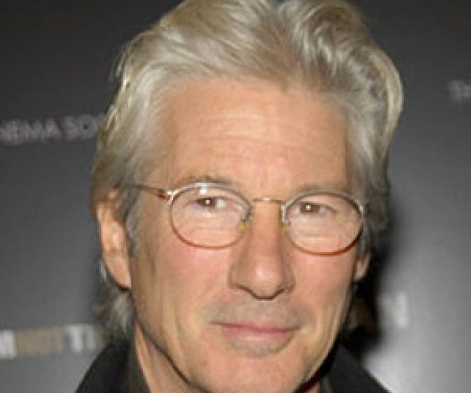 PROCES: Richard Gere are o relaţie cu una dintre fostele soţii ale scriitorului Salman Rushdie