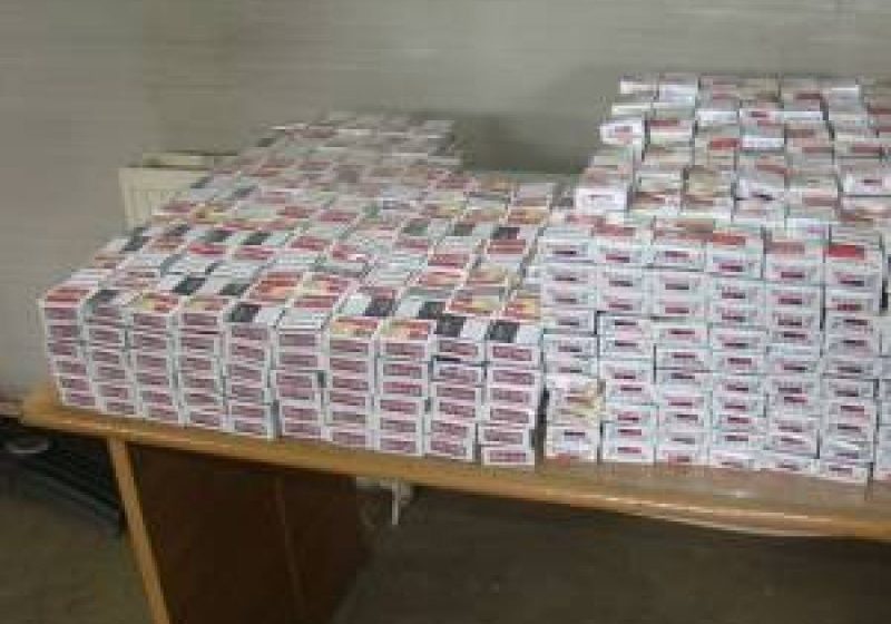 SIRET: Ţigări de contrabandă ascunse în două autoturisme