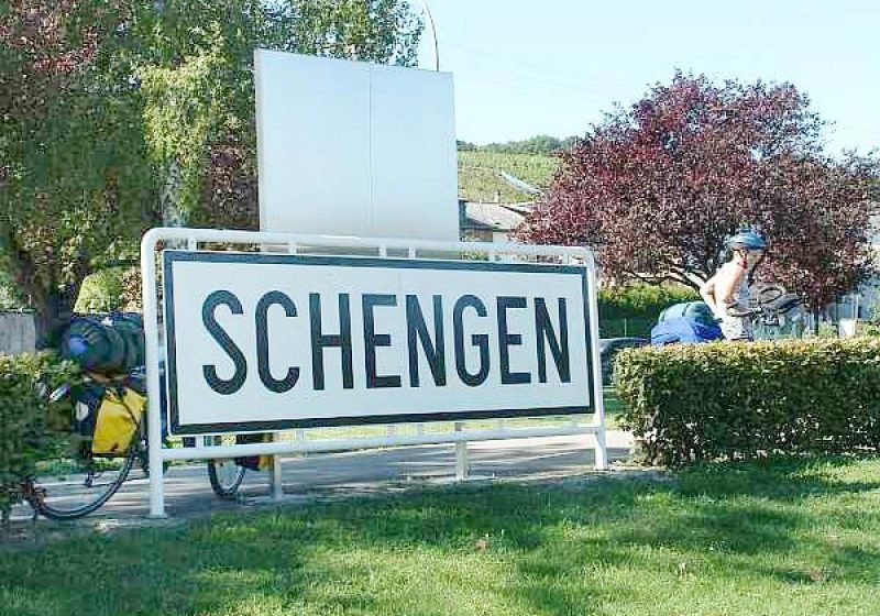 SPAŢIU SCHENGEN: Cetățenii Republicii Moldova beneficiază de luni de regim liberalizat de vize cu UE
