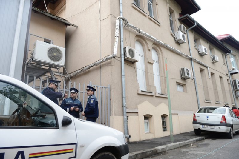 DOSARUL OPERAŢIILOR ESTETICE: Medicii de la Spitalul de Arşi află astăzi dacă vor fi arestaţi DOSARUL OPERAŢIILOR ESTETICE: Medicii de la Spitalul de Arşi află astăzi dacă vor fi arestaţi