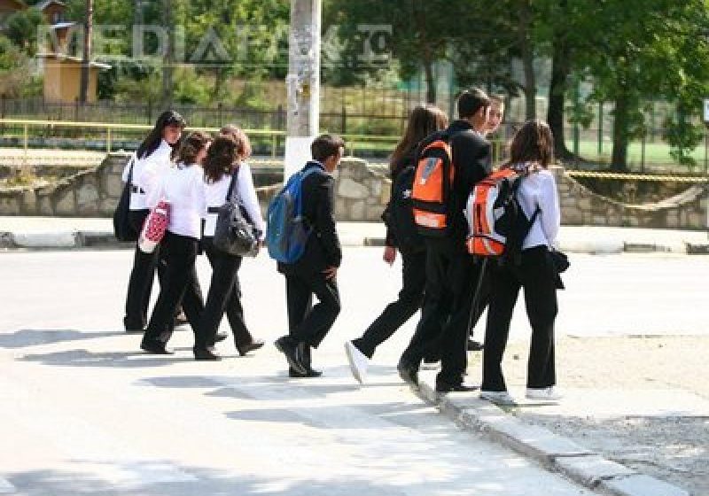 FINAL DE VACANŢĂ: Elevii se întorc la şcoală miercuri. Cei din clasele a II-a, a IV-a şi a VI-a vor susţine în mai evaluări după modelele testelor internaţionale