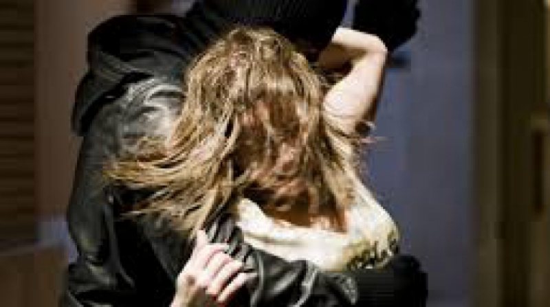 ŞOCANT: O tânără de 26 de ani a fost răpită de cinci bărbaţi. Unul dintre ei a vrut să o ia de soţie ŞOCANT: O tânără de 26 de ani a fost răpită de cinci bărbaţi. Unul dintre ei a vrut să o ia de soţie