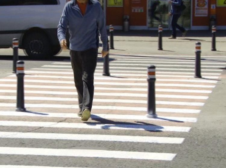 SIGHET: Angajații Societății de Gospodărire Urbana lucrează în aceste zile la marcajele rutiere