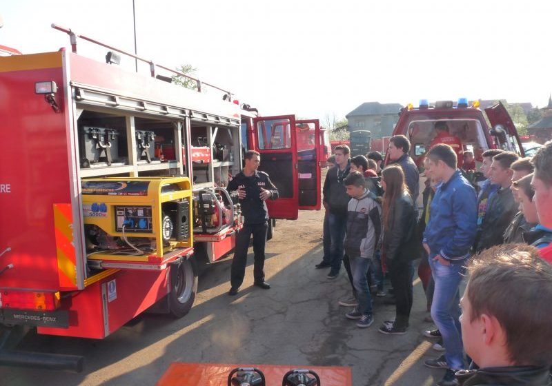 MARAMUREŞ: Peste 300 de copii au trecut pragul ISU în cadrul manifestării "Şcoala Altfel" MARAMUREŞ: Peste 300 de copii au trecut pragul ISU în cadrul manifestării "Şcoala Altfel"