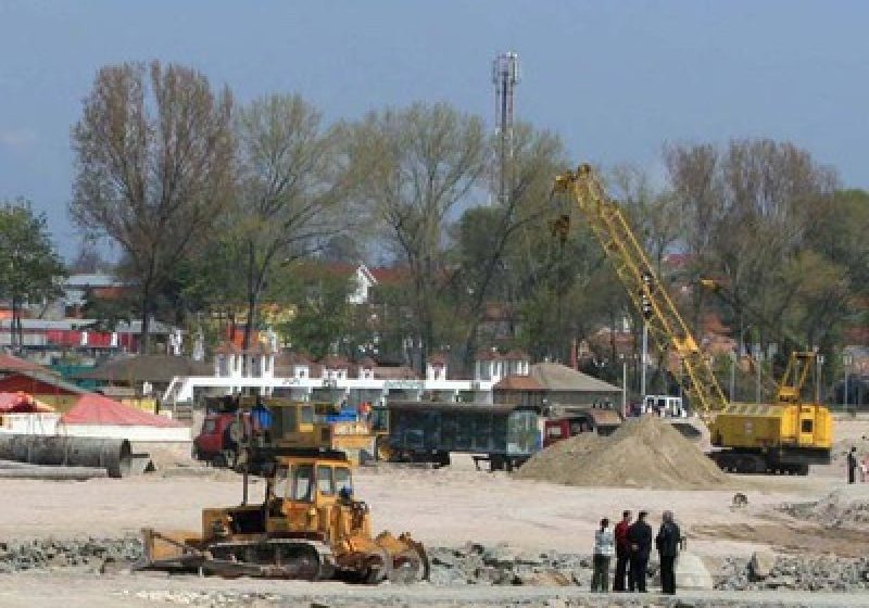 FAVORURI: Ponta i-a promis lui Mazăre că marţi va fi dată OUG pentru a se putea construi şi vara pe litoral