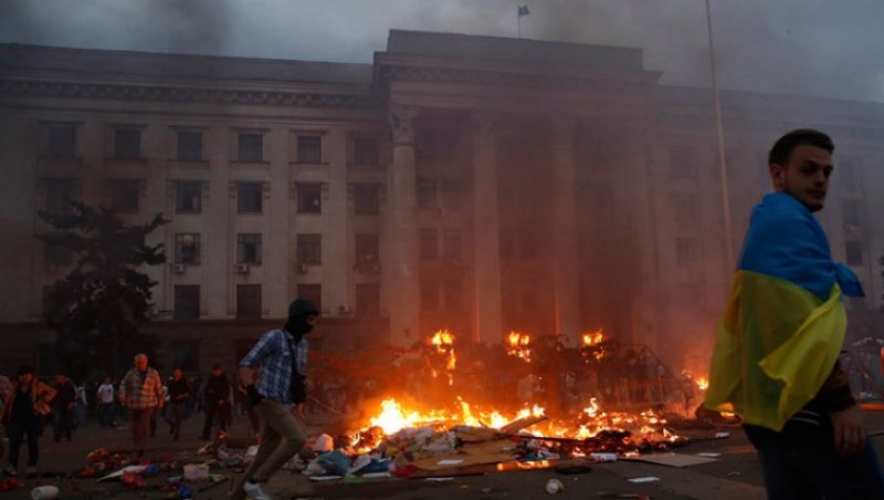 ODESA: 31 de morţi într-un incendiu, în timpul luptelor dintre separatişti şi activişti pro-Kiev ODESA: 31 de morţi într-un incendiu, în timpul luptelor dintre separatişti şi activişti pro-Kiev