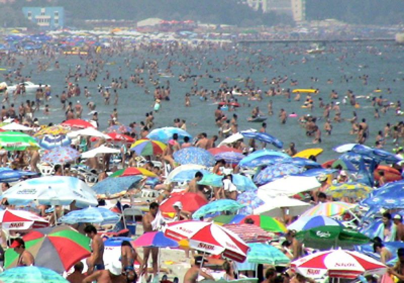 1 MAI: Cei aproximativ 90.000 de români care merg în vacanţă vor cheltui 50 de milioane de lei
