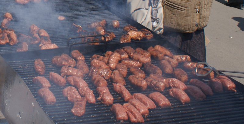 NUMERE: Românii consumă 30 de milioane de mici în mini-vacanţa de 1 Mai, cel mai mult din an NUMERE: Românii consumă 30 de milioane de mici în mini-vacanţa de 1 Mai, cel mai mult din an