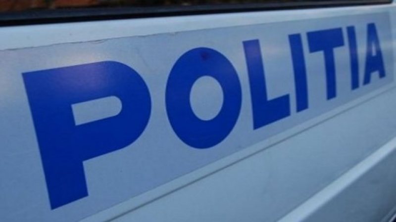 MEHEDINŢI: Poliţiştii au efectuat 4 percheziţii domiciliare la 4 persoane, bănuite de comiterea mai multor infracţiuni, pe teritoriul Italiei MEHEDINŢI: Poliţiştii au efectuat 4 percheziţii domiciliare la 4 persoane, bănuite de comiterea mai multor infracţiuni, pe teritoriul Italiei