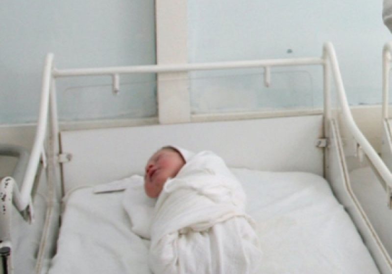 BAIA MARE: Un bebeluș de trei săptămâni, diagnosticat cu o malformație cardiacă gravă, a fost transportat cu elicopterul SMURD la Cluj BAIA MARE: Un bebeluș de trei săptămâni, diagnosticat cu o malformație cardiacă gravă, a fost transportat cu elicopterul SMURD la Cluj