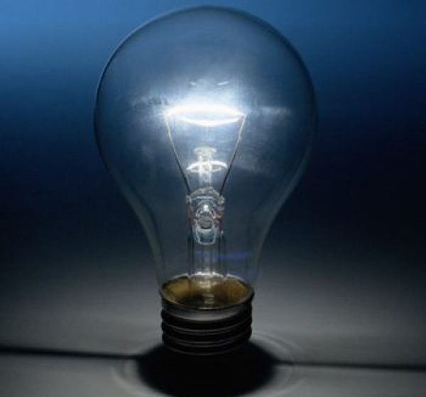VESTE BUNĂ: Preţul reglementat al electricităţii va scădea începând cu luna iulie VESTE BUNĂ: Preţul reglementat al electricităţii va scădea începând cu luna iulie