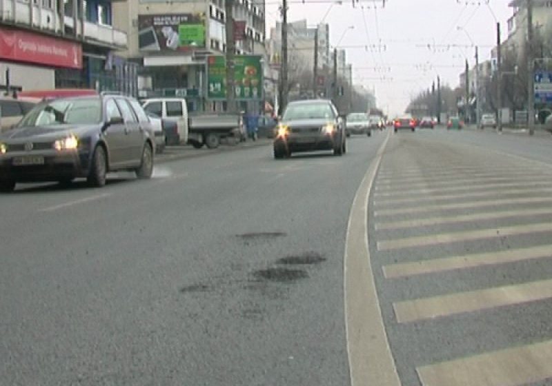BAIA MARE: Pentru a evita coliziunea, a frânat brusc şi a căzut pe partea carosabilă BAIA MARE: Pentru a evita coliziunea, a frânat brusc şi a căzut pe partea carosabilă