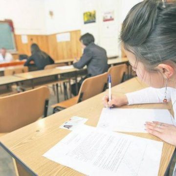 EVALUARE NAȚIONALĂ 2025: Proba scrisă la limba și literatura română a fost susținută de 3383 de elevi din Maramureș EVALUARE NAȚIONALĂ 2025: Proba scrisă la limba și literatura română a fost susținută de 3383 de elevi din Maramureș