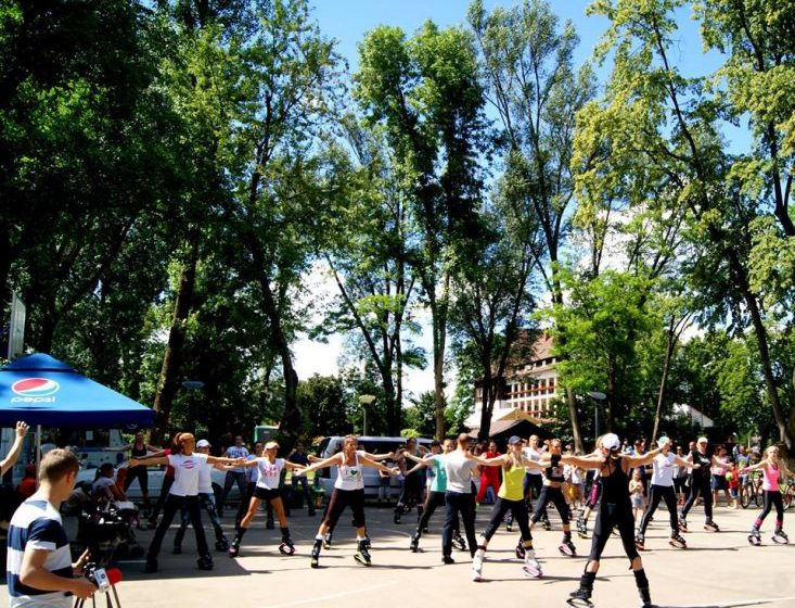 SIGHET: Kangoo jumps în aer liber