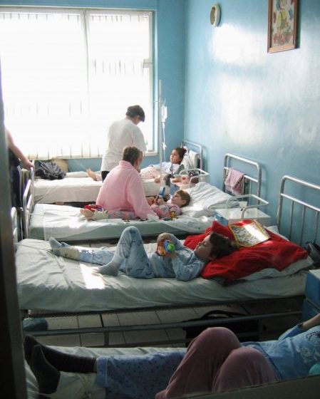 BAIA MARE: Daruri pentru copiii din spital din partea angajaților penitenciarului BAIA MARE: Daruri pentru copiii din spital din partea angajaților penitenciarului