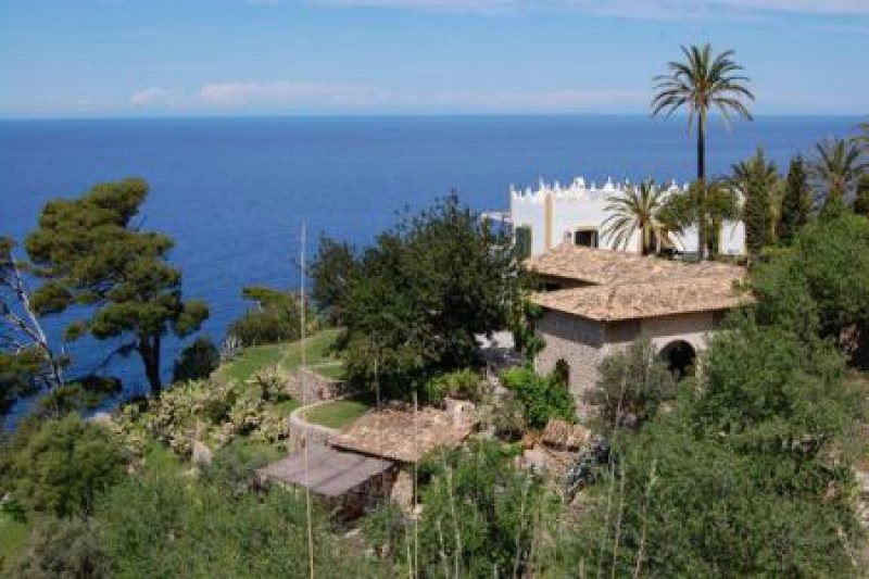 VILA : Michael Douglas își vinde spectaculoasa proprietate din Insula Mallorca VILA : Michael Douglas își vinde spectaculoasa proprietate din Insula Mallorca