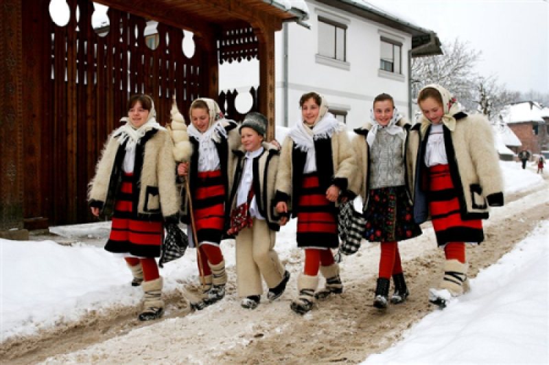 REPORTAJUL ZILEI: Tradiţii şi obiceiuri de Crăciun în Maramureş — MaraMedia