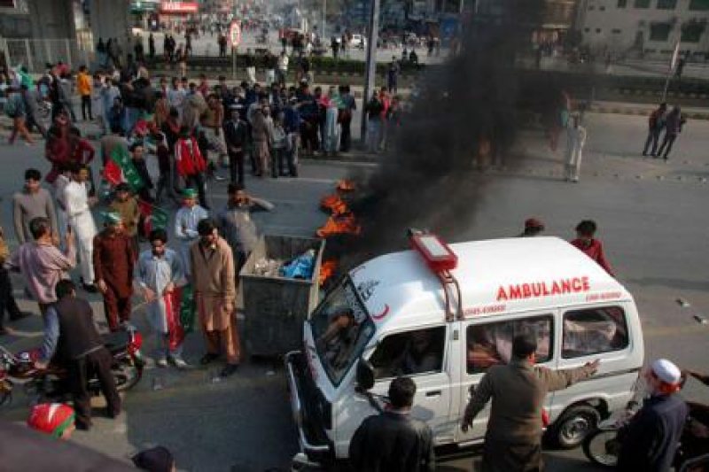 PAKISTAN: Atacul talibanilor asupra unei școli militare s-a încheiat; toți atacatorii au fost uciși PAKISTAN: Atacul talibanilor asupra unei școli militare s-a încheiat; toți atacatorii au fost uciși