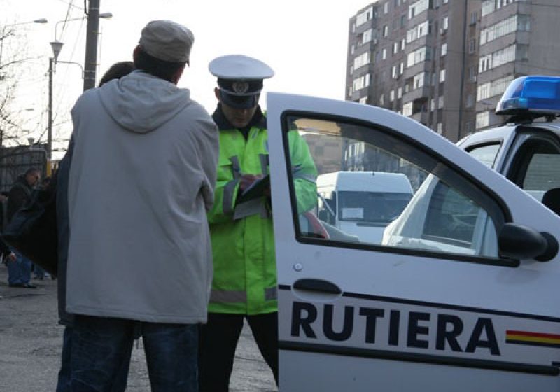 BAIA MARE: Nu au respectat culoarea roşie a semaforului şi au fost sancţionaţi