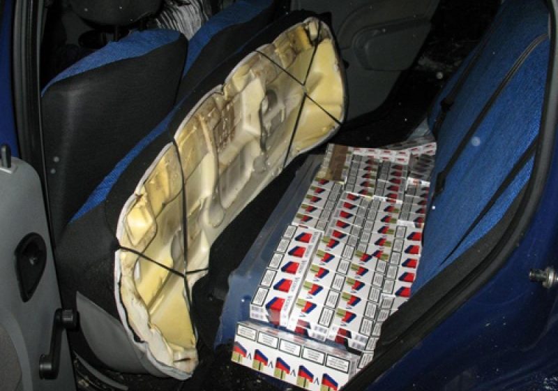VIŞEU DE SUS: Poliţiştii au confiscat ţigări în valoare de 26.000 lei de la un tânăr din localitate VIŞEU DE SUS: Poliţiştii au confiscat ţigări în valoare de 26.000 lei de la un tânăr din localitate