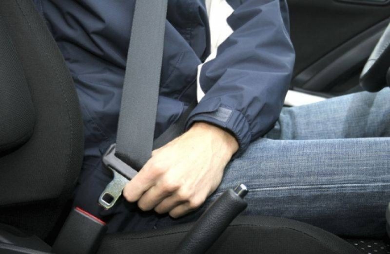 BAIA MARE: Peste 23.000 lei amendă pentru şoferii care nu poartă centură de siguranţă şi care nu respectă semnificaţia culorii roşie a semaforului BAIA MARE: Peste 23.000 lei amendă pentru şoferii care nu poartă centură de siguranţă şi care nu respectă semnificaţia culorii roşie a semaforului
