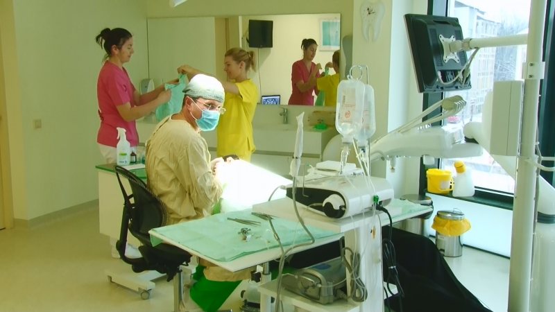 SIGHET: Medicii stomatologi, foarte solicitaţi de cei care au venit în vacanţă de sărbători SIGHET: Medicii stomatologi, foarte solicitaţi de cei care au venit în vacanţă de sărbători
