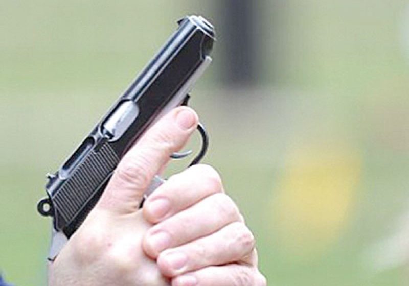 BAIA SPRIE: Urmărire cu focuri de armă pe străzi pentru prinderea unui contrabandist de ţigări