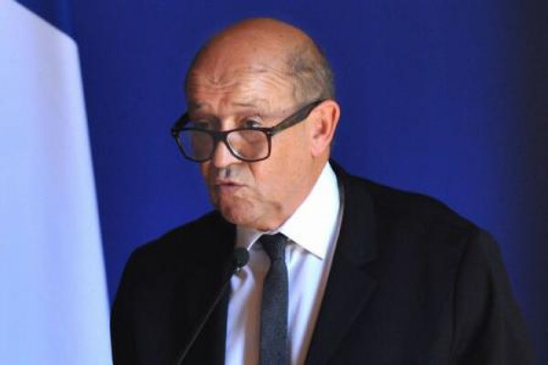 FRANŢA: 10.000 de militari mobilizați pentru a asigura "securitatea punctelor sensibile" FRANŢA: 10.000 de militari mobilizați pentru a asigura "securitatea punctelor sensibile"