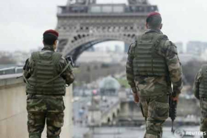 FRANŢA: Un contigent de 500 de militari suplimentari va fi desfășurat la Paris și în împrejurimi FRANŢA: Un contigent de 500 de militari suplimentari va fi desfășurat la Paris și în împrejurimi