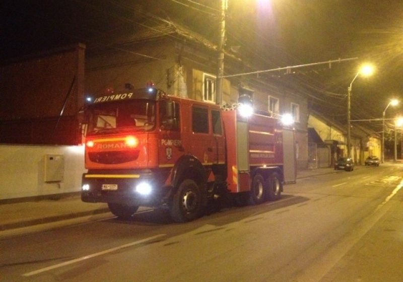 112: Activitatea pompierilor în noaptea de vineri spre sâmbată