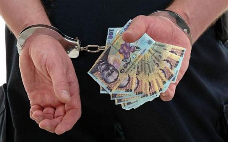 SIGHET: Doi bărbaţi au fost reţinuţi după ce au încercat să mituiască un poliţist de frontieră SIGHET: Doi bărbaţi au fost reţinuţi după ce au încercat să mituiască un poliţist de frontieră