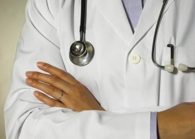 BAIA MARE:  Neurochirurgul care a prescris ilegal concedii de  400.000 de lei rămâne suspendat din funcţie
