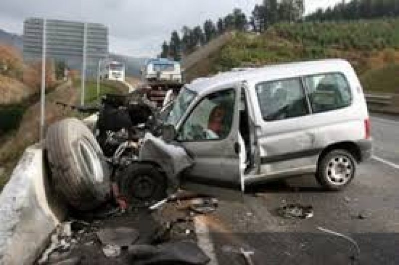 MOISEI: Femeie rănită după ce a pierdut controlul volanului şi a intrat în coliziune cu o stâncă MOISEI: Femeie rănită după ce a pierdut controlul volanului şi a intrat în coliziune cu o stâncă