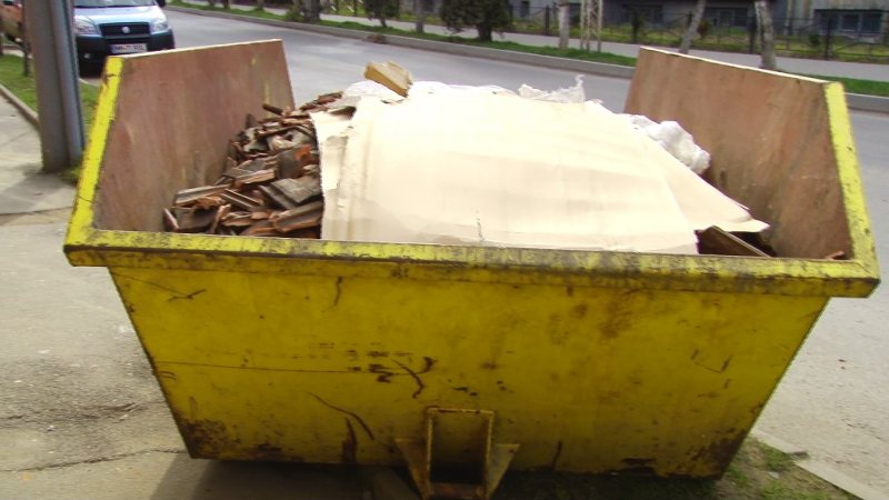 SIGHET: Cei care nu depozitează molozul în containere speciale riscă amenzi pe până la 1.500 de lei SIGHET: Cei care nu depozitează molozul în containere speciale riscă amenzi pe până la 1.500 de lei