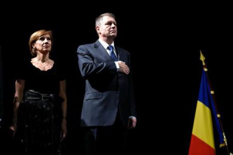EVENIMENT: Președintele Klaus Iohannis și soția sa, la un dineu la Castelul Peleș, o premieră pentru România EVENIMENT: Președintele Klaus Iohannis și soția sa, la un dineu la Castelul Peleș, o premieră pentru România