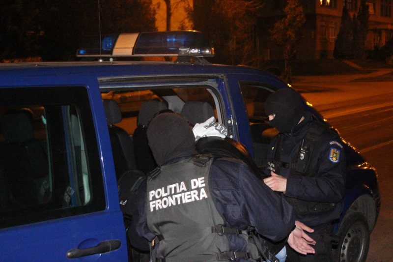 SIGHET: Urmăriri în trafic şi 13.200 pachete ţigări confiscate SIGHET: Urmăriri în trafic şi 13.200 pachete ţigări confiscate