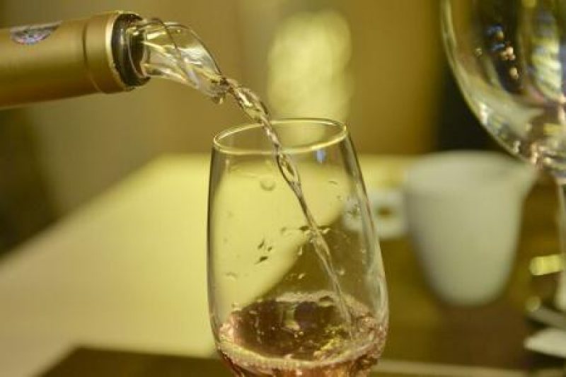 VINROM: Băuturile vândute pe marginea drumului au un conținut ridicat de metale grele VINROM: Băuturile vândute pe marginea drumului au un conținut ridicat de metale grele