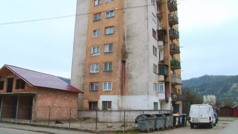ȘOCANT: Scheletul unui sighetean dat dispărut acum aproape un an și jumătate, găsit în casa liftului, sub un morman de gunoaie ȘOCANT: Scheletul unui sighetean dat dispărut acum aproape un an și jumătate, găsit în casa liftului, sub un morman de gunoaie