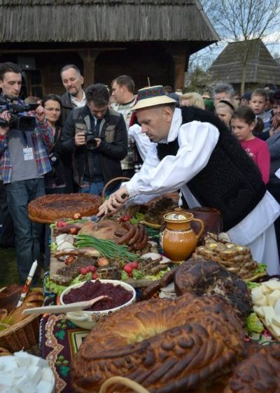 PAȘTI ÎN MARAMUREȘ: Turiştii, ademeniţi cu produse tradiţionale PAȘTI ÎN MARAMUREȘ: Turiştii, ademeniţi cu produse tradiţionale