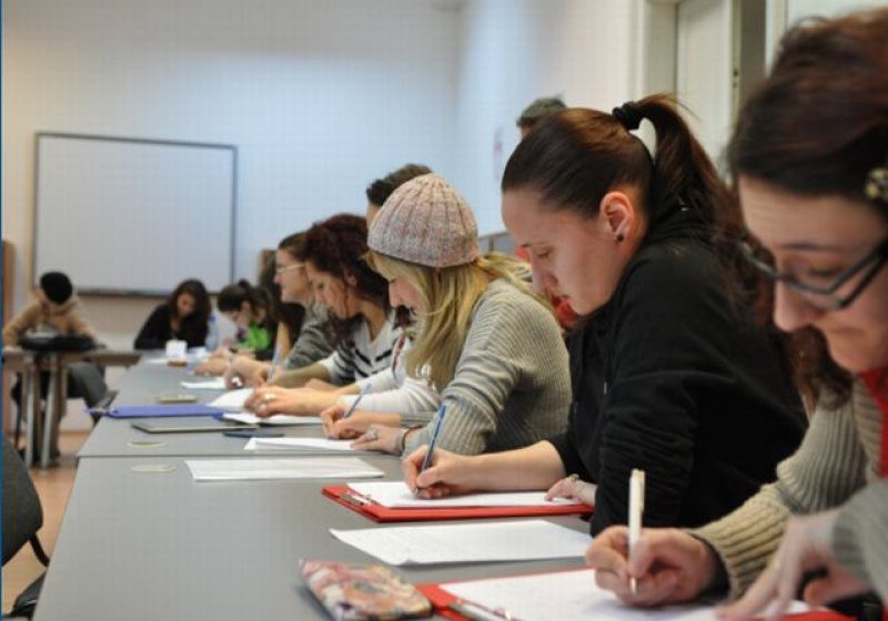 PREGĂTIRI DE BAC: Dascălii fac consultații gratuite, în afara cursurilor, pentru elevii care nu stau prea bine cu învățătura PREGĂTIRI DE BAC: Dascălii fac consultații gratuite, în afara cursurilor, pentru elevii care nu stau prea bine cu învățătura