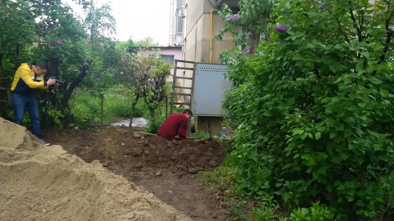 EXPLOZIBIL: Grenadă din al doilea război mondial, găsită de un muncitor pe strada George Enescu EXPLOZIBIL: Grenadă din al doilea război mondial, găsită de un muncitor pe strada George Enescu