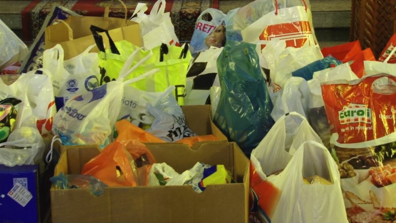 SIGHET: Copiii de la Grădinița nr. 9 îi ajută pe nevoiași SIGHET: Copiii de la Grădinița nr. 9 îi ajută pe nevoiași