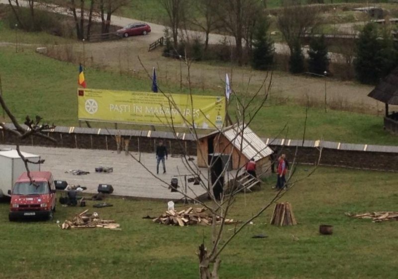 PAŞTI ÎN MARAMUREŞ: Reprezentanţii satelor îşi fac apariţia la Muzeul Satului Maramureşean PAŞTI ÎN MARAMUREŞ: Reprezentanţii satelor îşi fac apariţia la Muzeul Satului Maramureşean